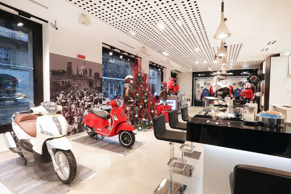 Piaggio Motoplex aperto a Milano (2)