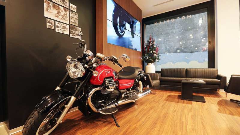 Piaggio Motoplex City Lounge aperto a Milano