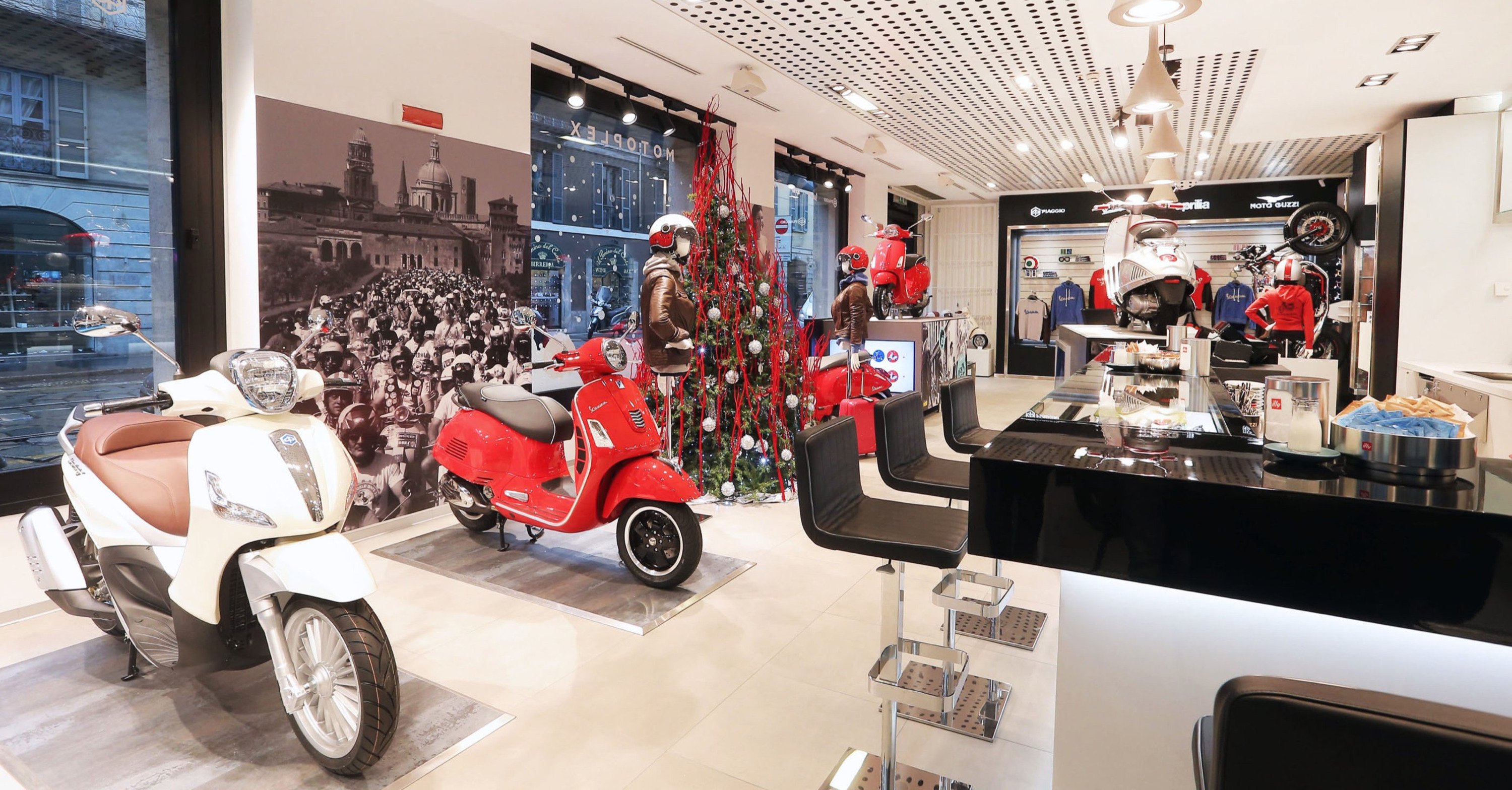 Piaggio Motoplex City Lounge aperto a Milano
