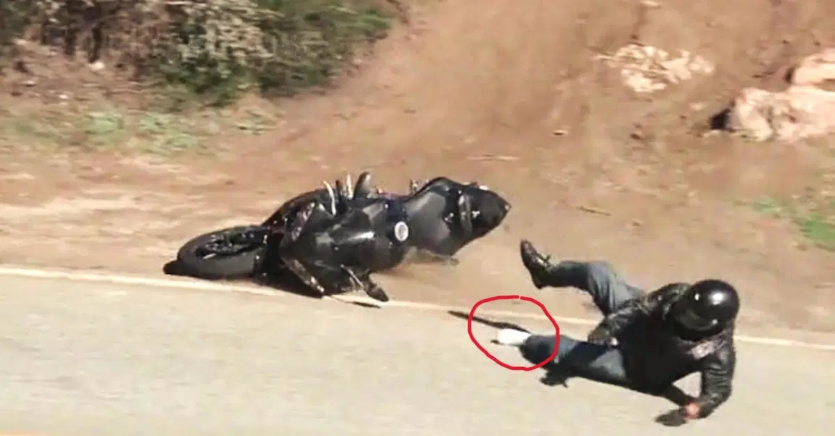 Scivola via con la Yamaha R1 (andava troppo piano per l'angolo di piega?) e perde pure una scarpa! [VIDEO VIRALE]