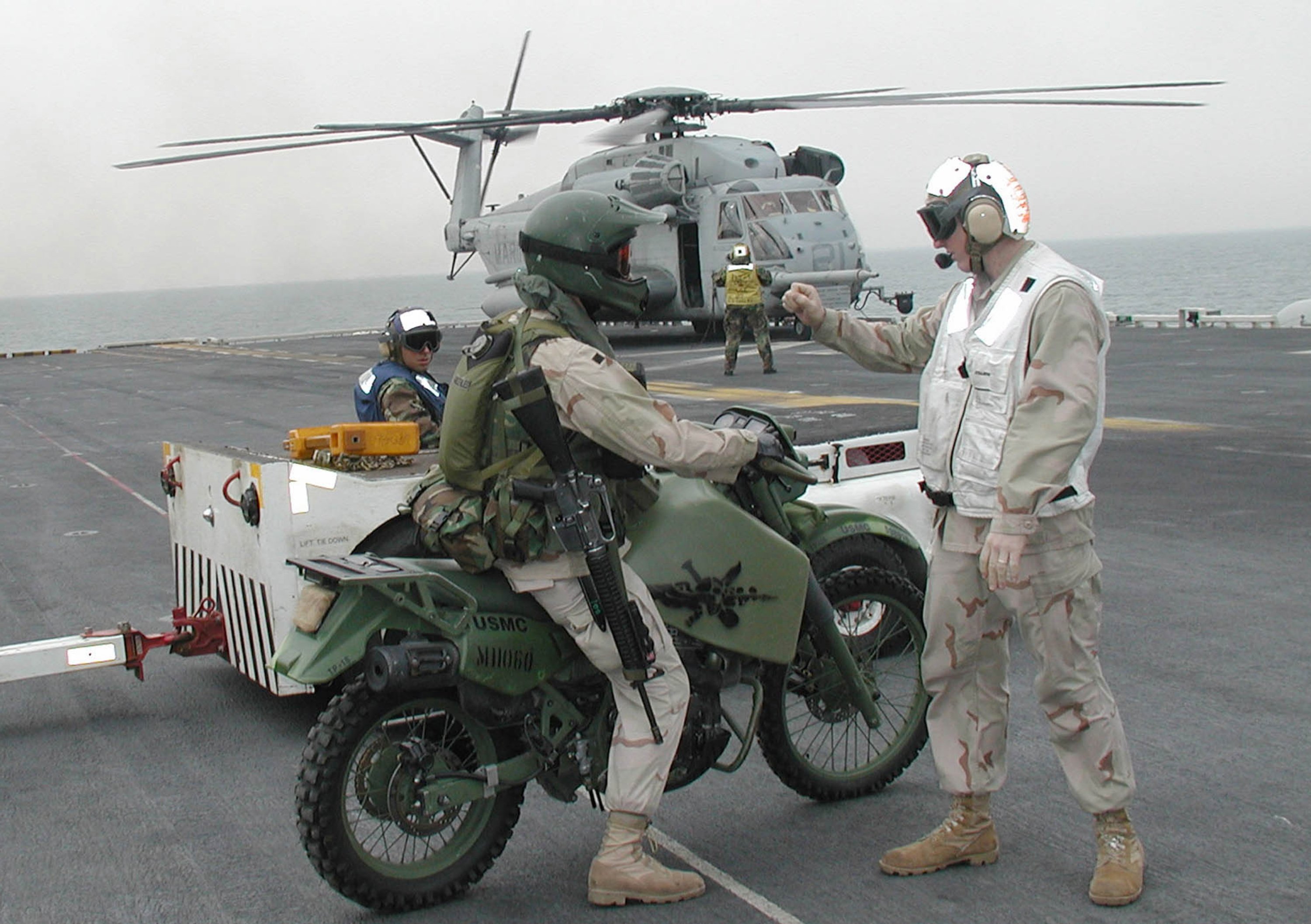 USA. Protezioni moto, per i Marines bastano costume e maglietta? - News 