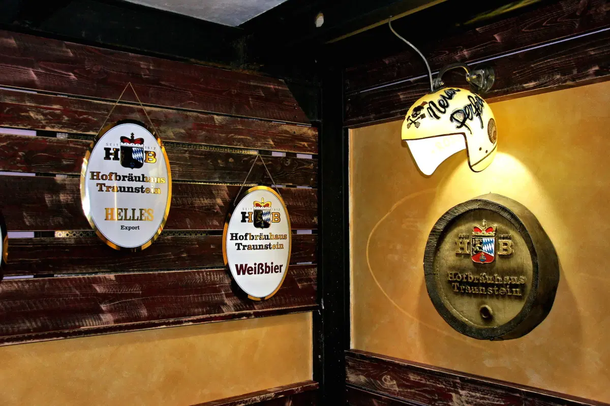 Ross Garage, per serate in stile biker (5)