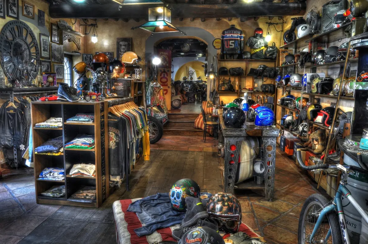 Ross Garage, per serate in stile biker (16)