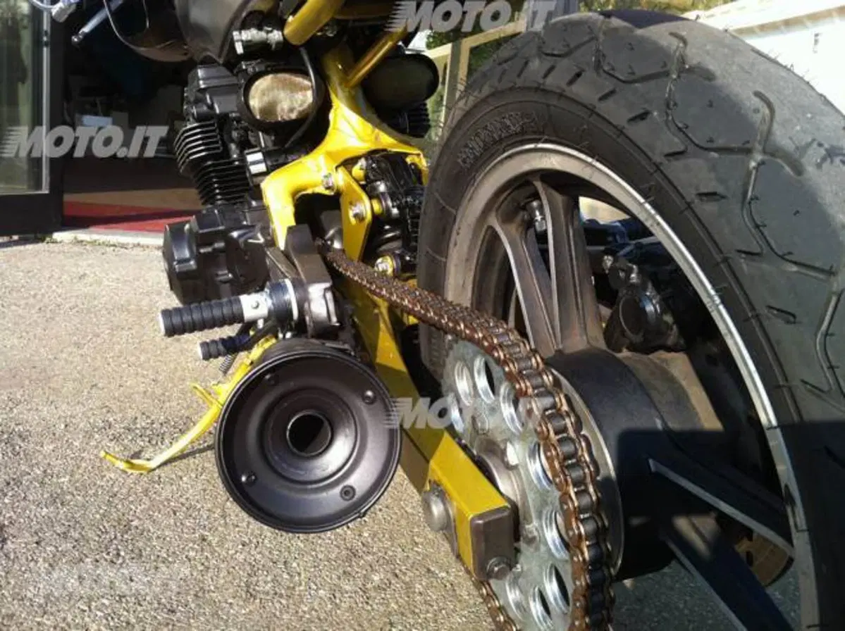 Le Strane di Moto.it: Suzuki GSX 550EF Café Racer (3)