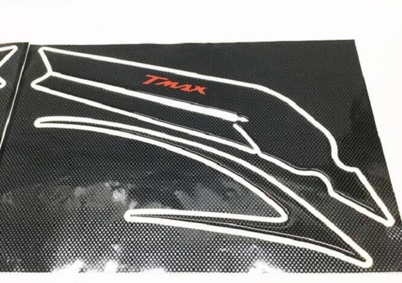 Vendo Kit adesivi carbon look T-MAX Yamaha a Porto Viro (codice 9141802) 