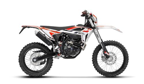 Beta amplia la gamma RR 125 4 tempi Enduro e Motard. Ecco cosa cambia (6)