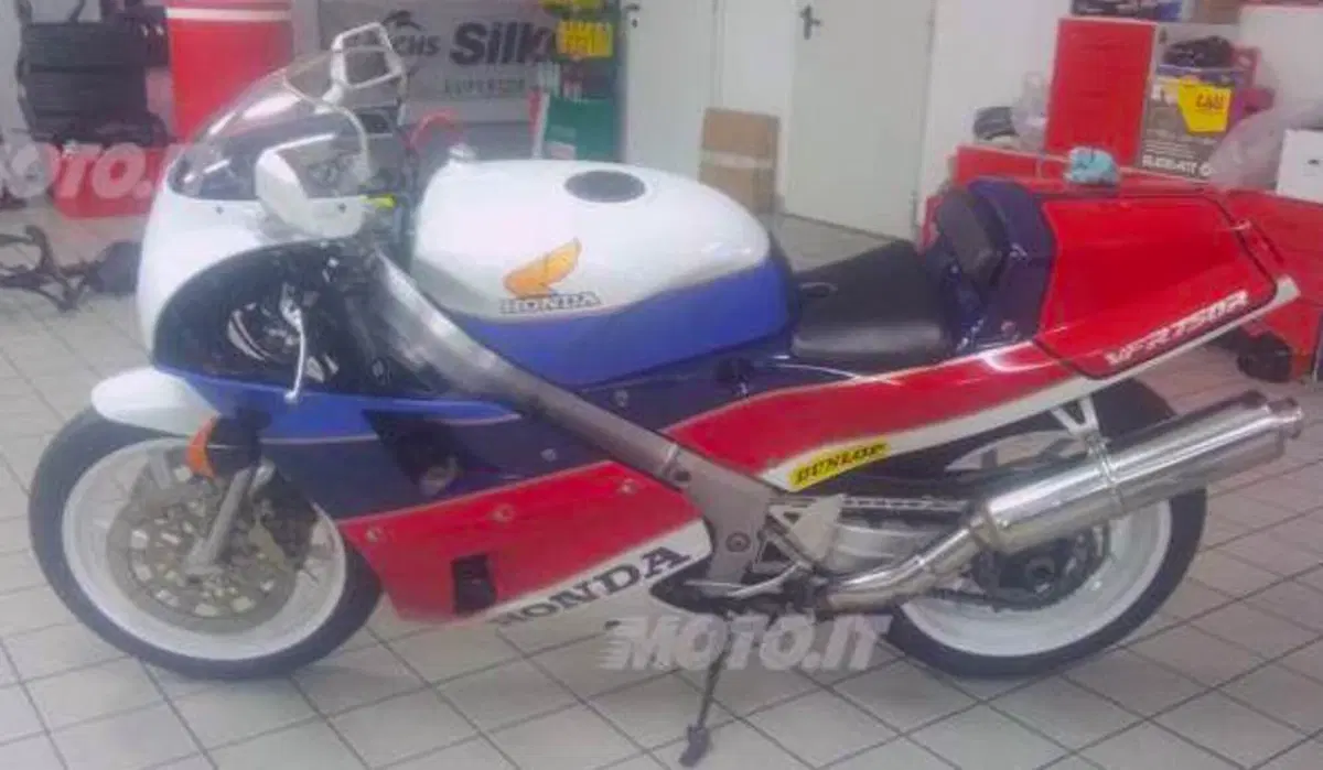 Le Belle e possibili di Moto.it: Honda VFR 750R RC30 (2)
