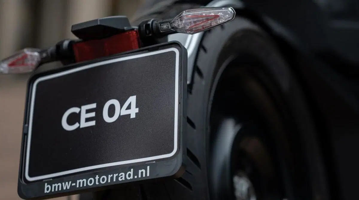 CE 04 100 Years Edition. L'omaggio di BMW alla R32 nata cento anni fa [GALLERY] (8)