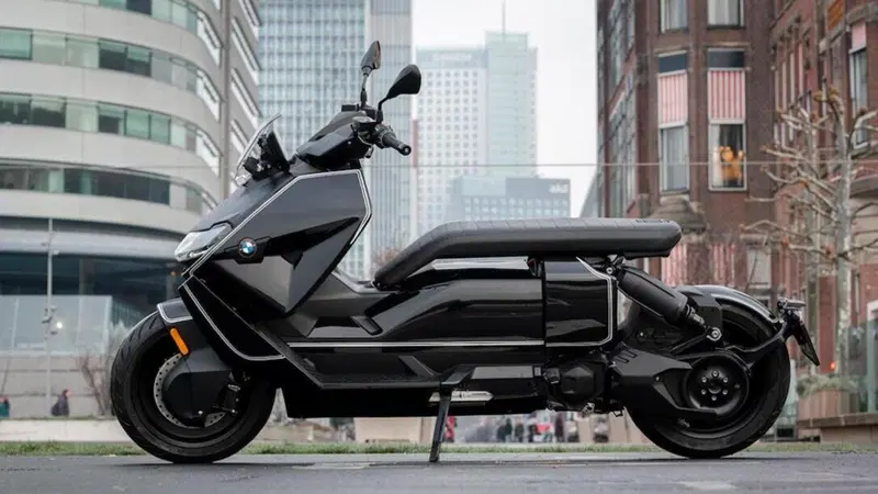 CE 04 100 Years Edition. L'omaggio di BMW alla R32 nata cento anni fa [GALLERY]