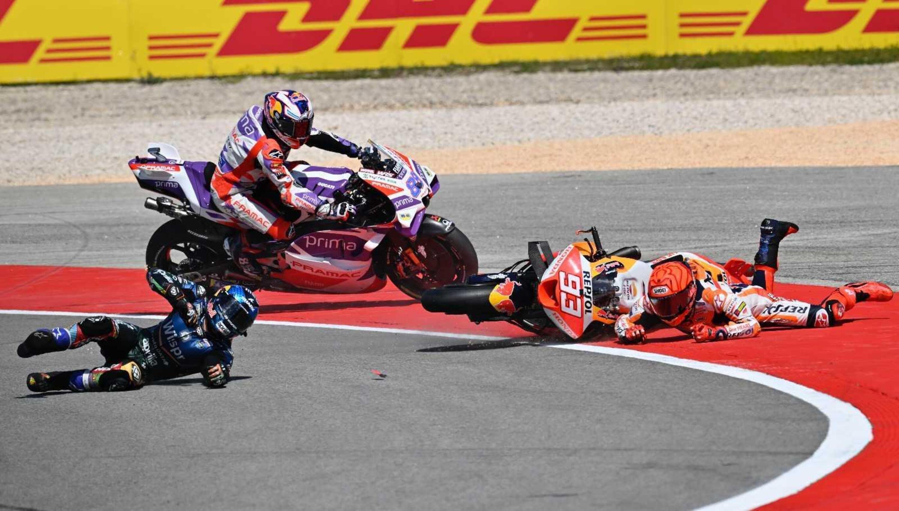 MotoGP 2023. GP del Portogallo. Marc Marquez penalizzato per l'incidente con Miguel Oliveira [VIDEO e GALLERY]