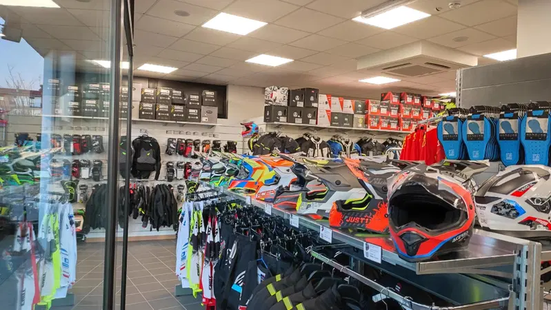 Motoabbigliamento apre a Roma in Via Appia Nuova