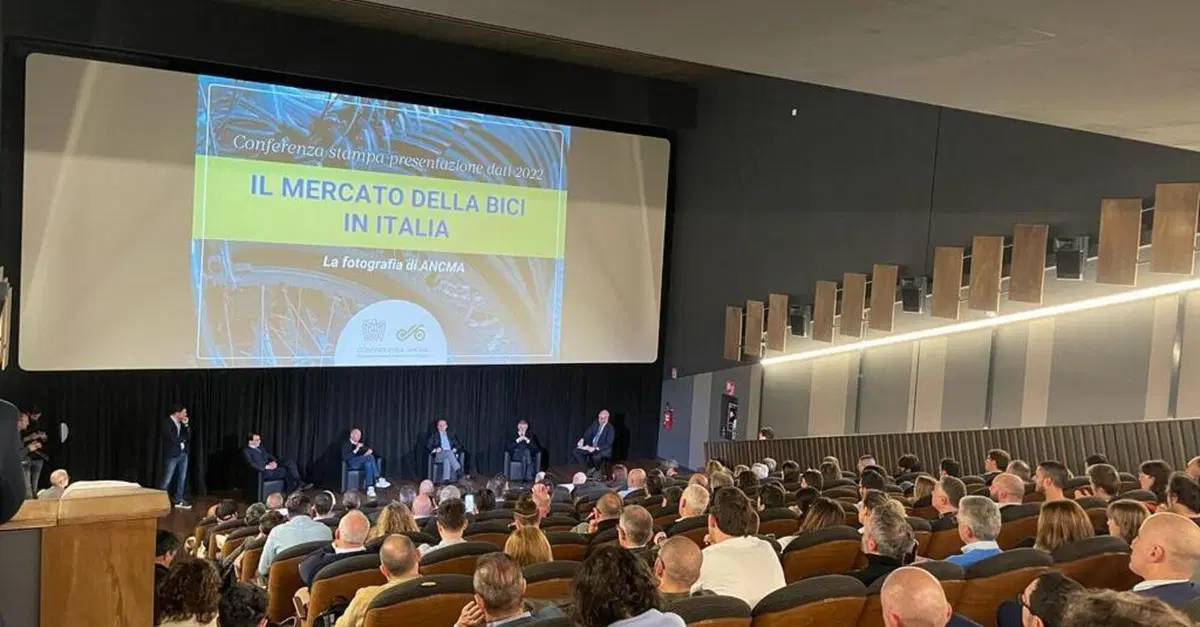 Mercato bici: volume d'affari raddoppiato in 4 anni e le e-bike ora sono il 19% del totale