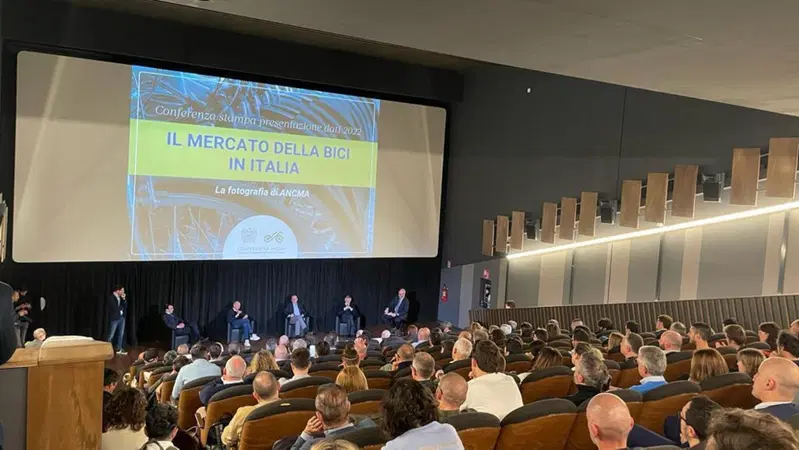 Mercato bici: volume d'affari raddoppiato in 4 anni e le e-bike ora sono il 19% del totale