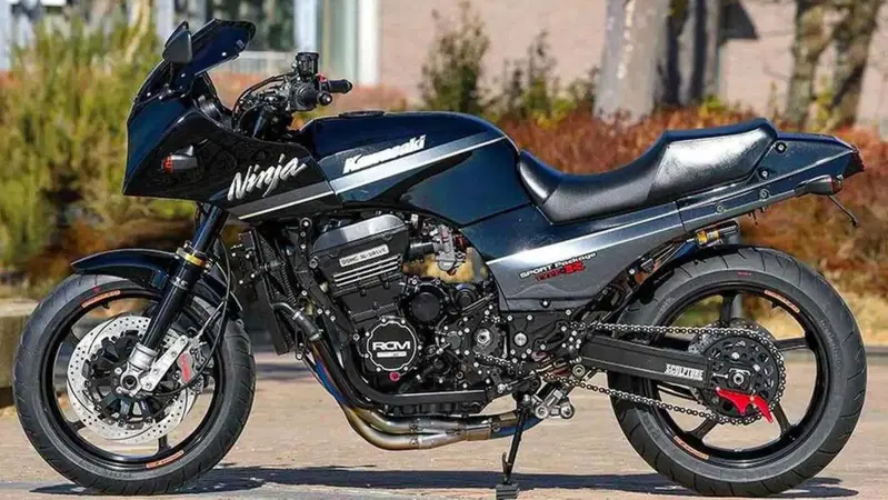 Ecco il kit "da sera" per la Kawasaki GPz 900 R