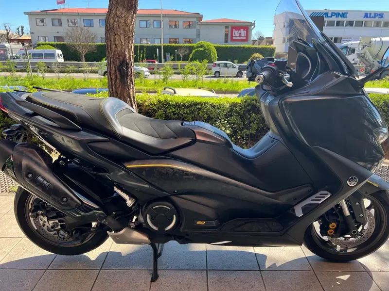 Yamaha T-Max 560 20° anniversario (2021)
