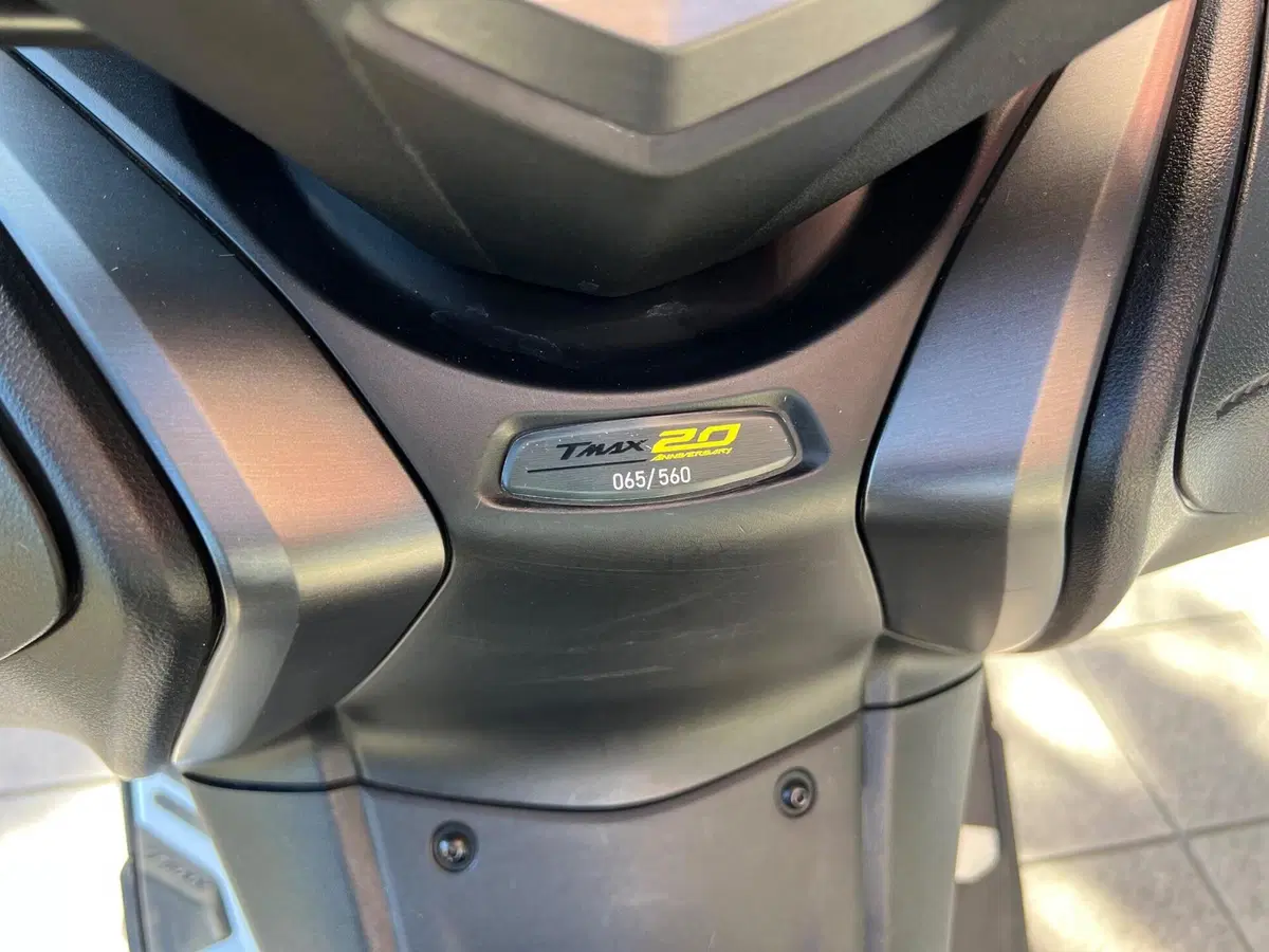 Yamaha T-Max 560 20° anniversario (2021) (5)