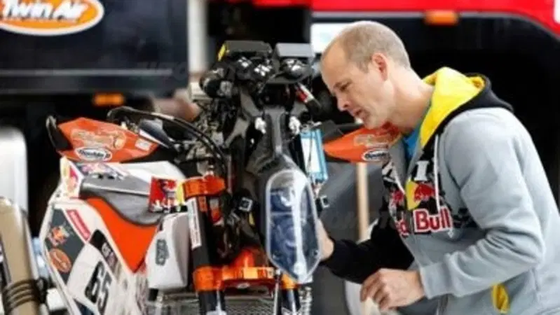 Dakar 2015. La doppia immensit&agrave; del "paddock" a Tecnopolis 
