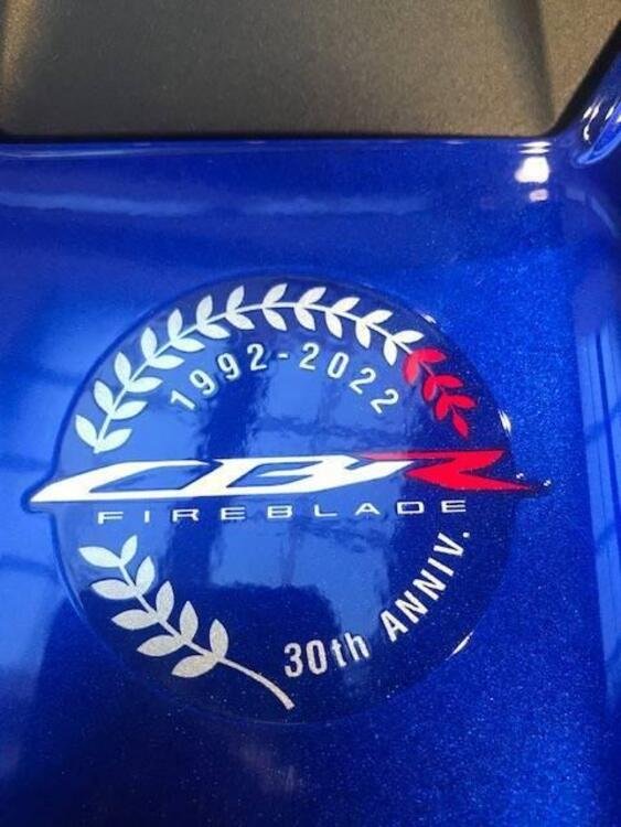 Honda CBR 1000 RR-R Fireblade SP 30th Anniversary (2022 - 23) (4)