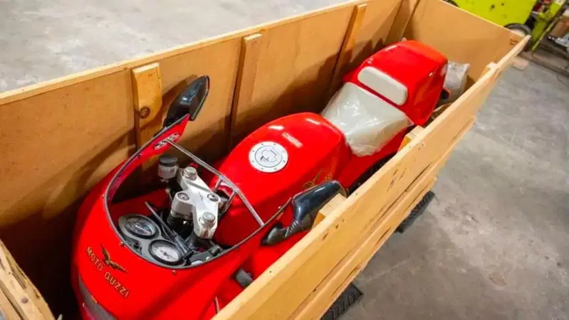 Ecco quanto vale una Moto Guzzi Daytona 1000 del 1993 ancora nella scatola
