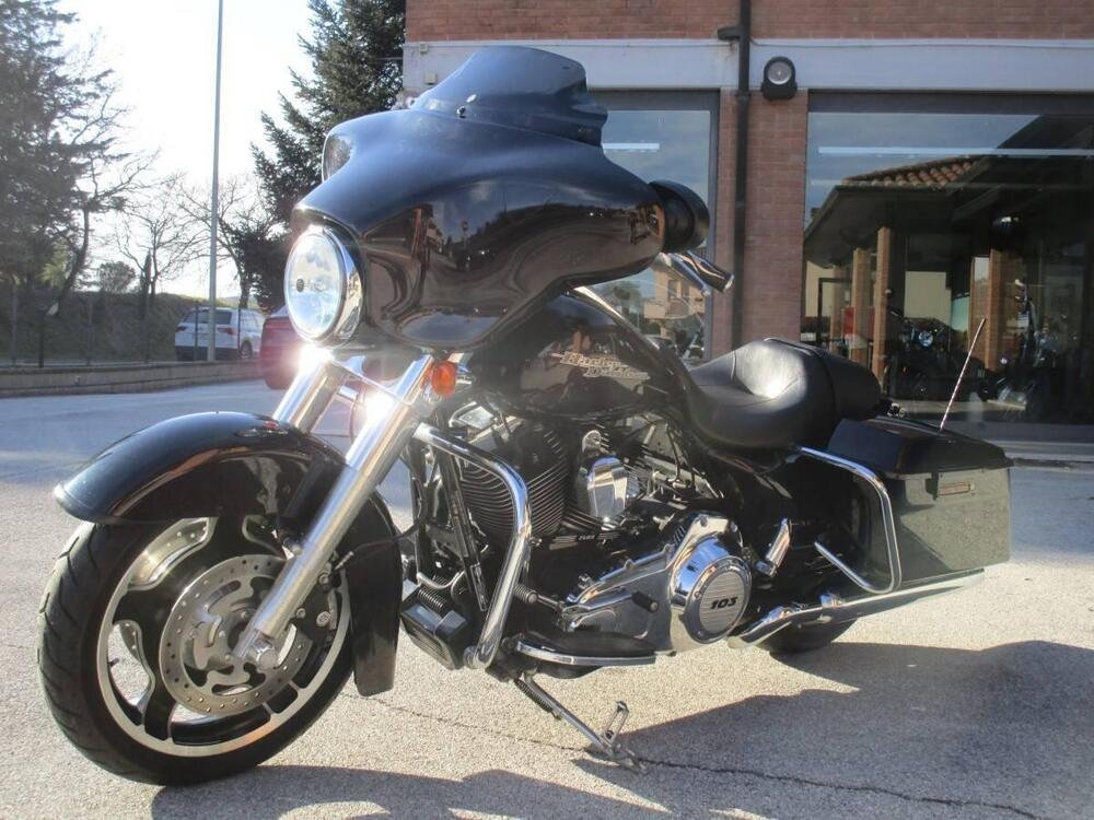 Harley-Davidson 1690 Street Glide (2011 - 13) - FLHX (3)