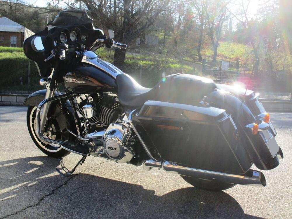 Harley-Davidson 1690 Street Glide (2011 - 13) - FLHX (4)