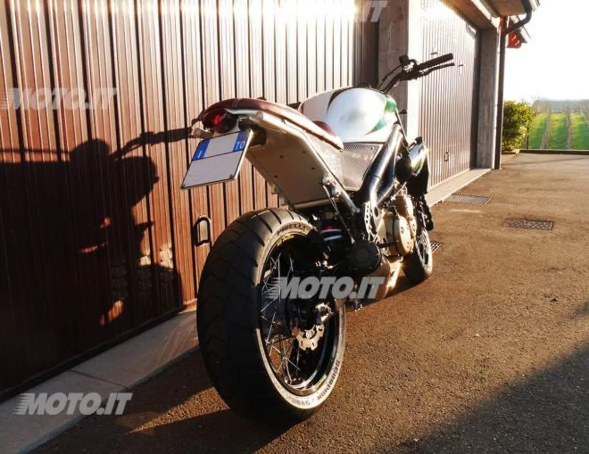 Le Strane di Moto.it: Triumph Daytona 955i Naked (3)