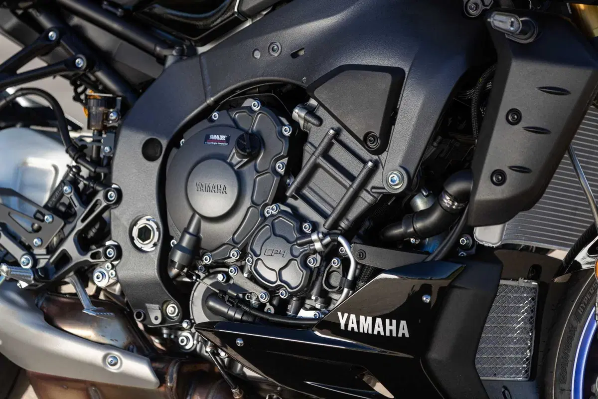 Yamaha MT-10SP e MT-07 2023 TEST