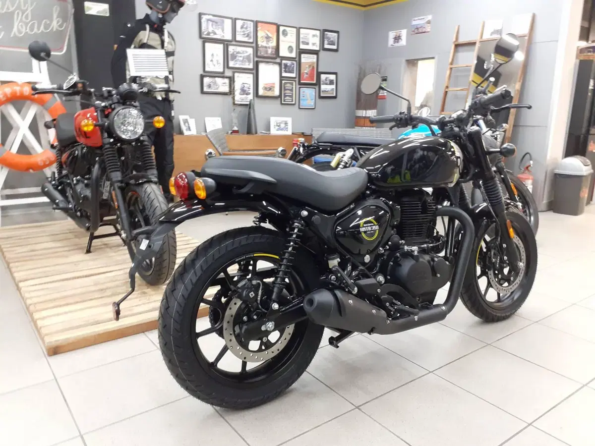 Royal Enfield HNTR 350 (2022 - 26) (4)