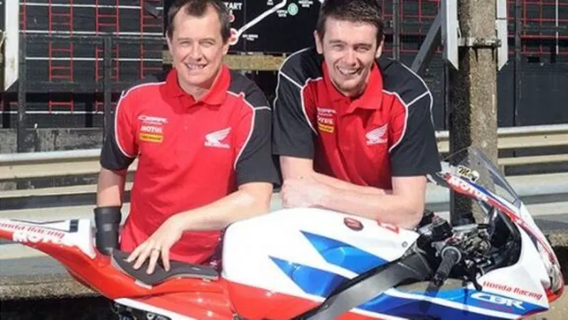 TT 2015: McGuinness e Cummins sulle Honda CBR
