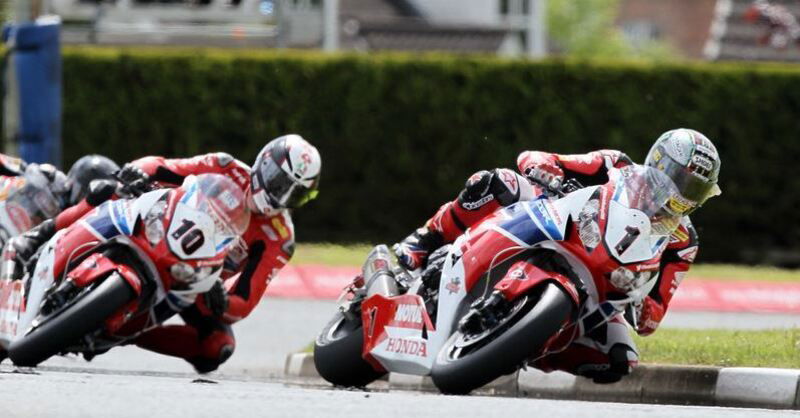 TT 2015: McGuinness e Cummins sulle Honda CBR