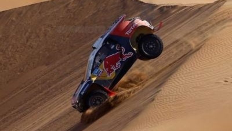 Il Re della Dakar Stephane Peterhansel sfiora la vittoria al debutto con Peugeot