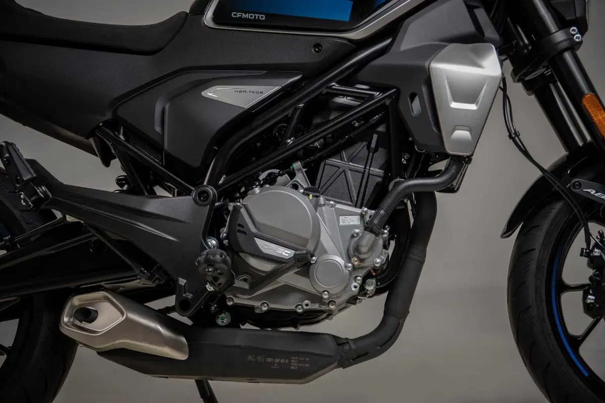 CFMOTO 300CL-X Heritage, la piccola neo-retrò (6)