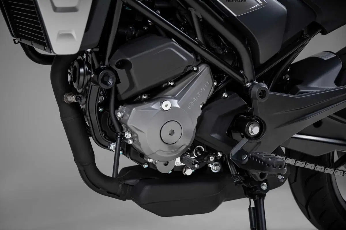CFMOTO 300CL-X Heritage, la piccola neo-retrò (13)