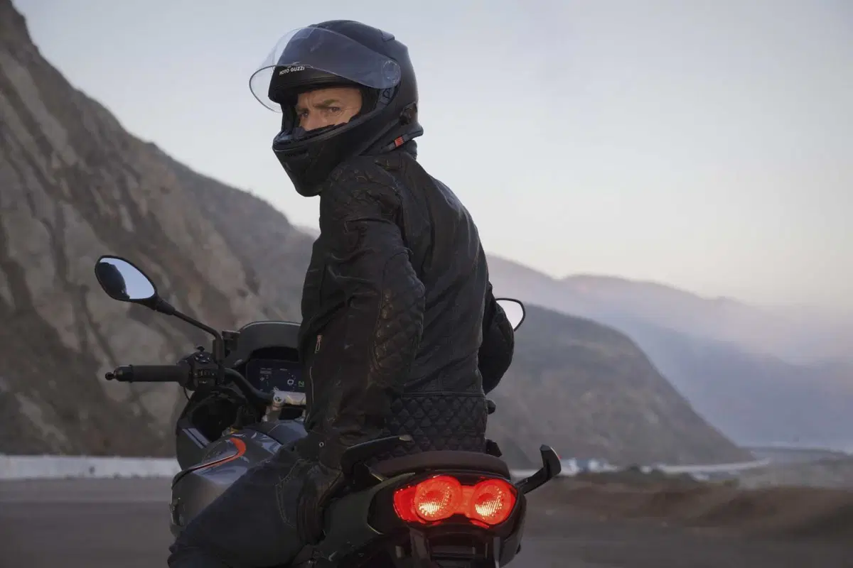 Moto Guzzi: "On To The Next Journey". Lo spettacolare spot con Ewan McGregor [VIDEO] (5)