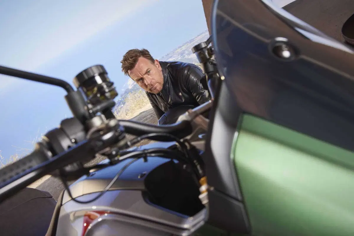Moto Guzzi: "On To The Next Journey". Lo spettacolare spot con Ewan McGregor [VIDEO] (7)