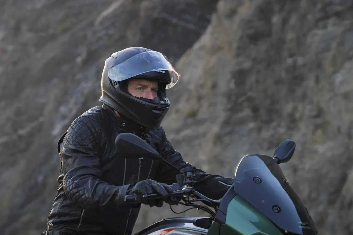 Moto Guzzi: "On To The Next Journey". Lo spettacolare spot con Ewan McGregor [VIDEO] (8)