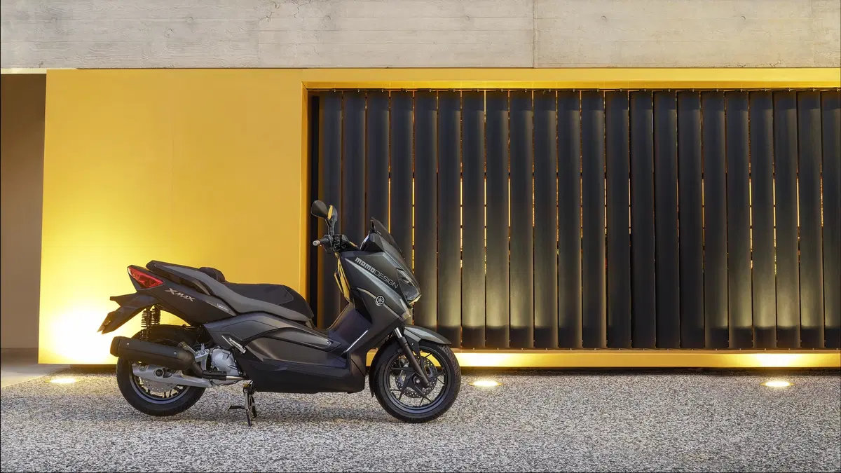 Yamaha X-Max 125 X-Max 125 Momodesign (2015 - 16) (5)