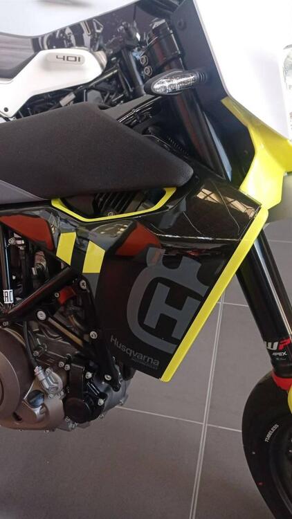 Husqvarna 701 Supermoto (2023 - 24) (4)