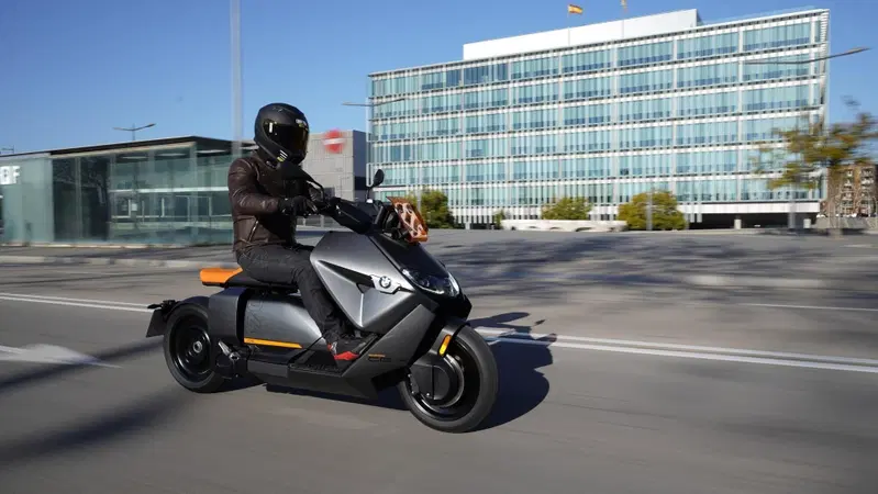 Scooter elettrici in calo anche a marzo, ma reggono quadricicli e l'off road con Talaria