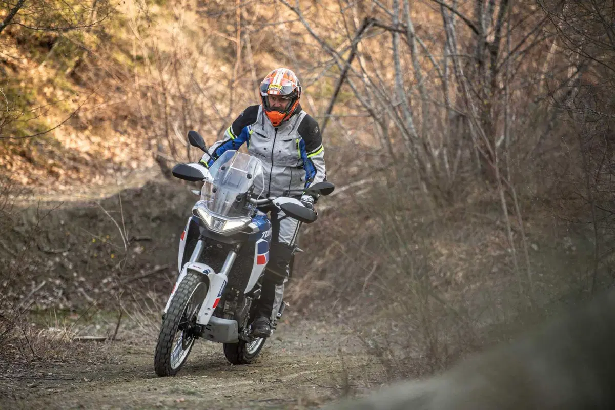 Maxi Enduro 2023, COMPARATIVA! Honda Transalp, Suzuki V-Strom 800, Yamaha Ténéré, Aprilia Tuareg (34)