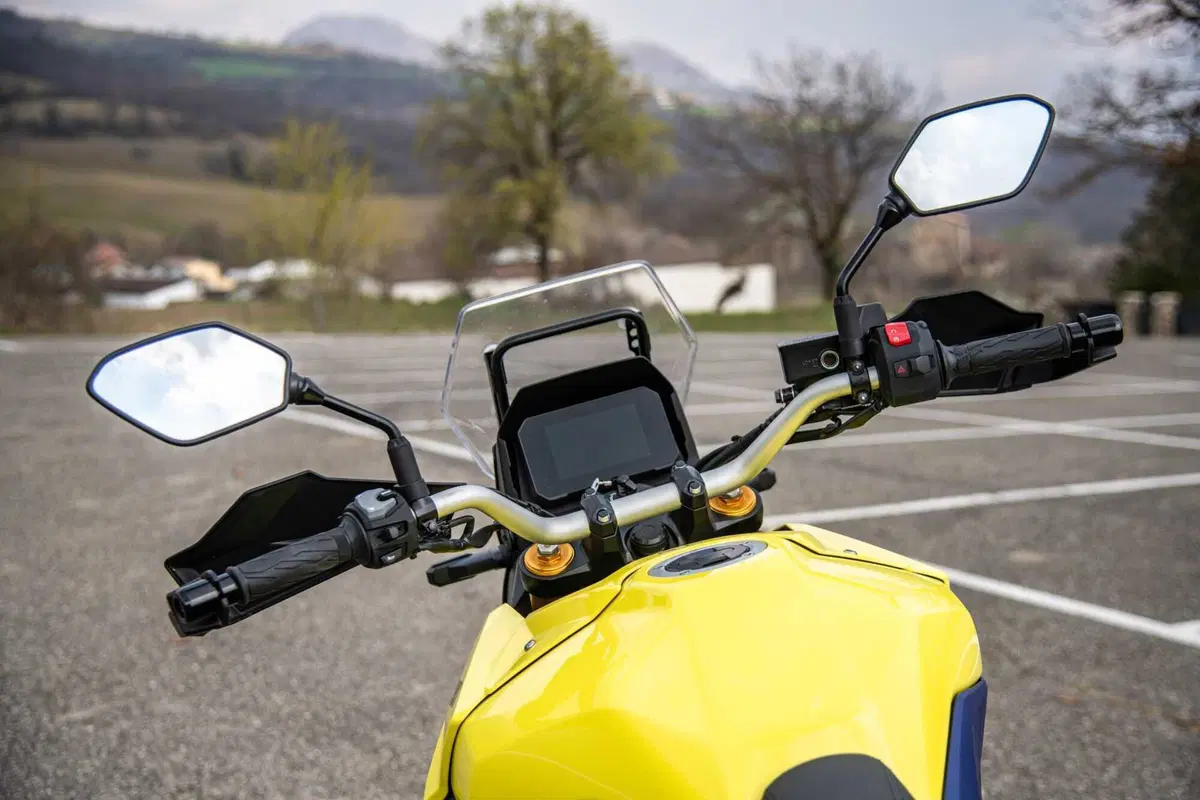 Suzuki V-Strom 800 (6)