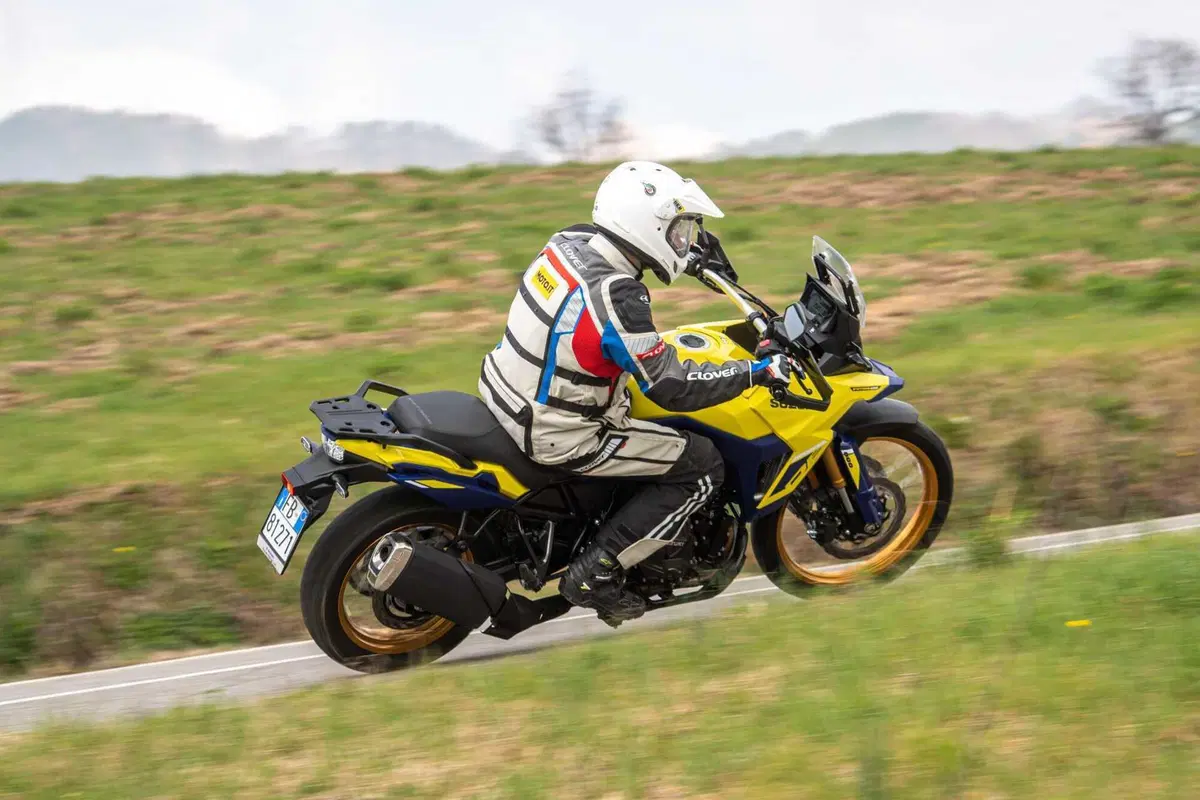 Suzuki V-Strom 800 (16)