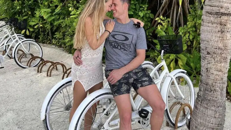 Pol Espargaro finalmente a casa, con moglie e figlie