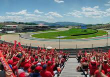 MotoGP 2023. La tribuna rossa per il Mugello, alla curva del Correntaio!