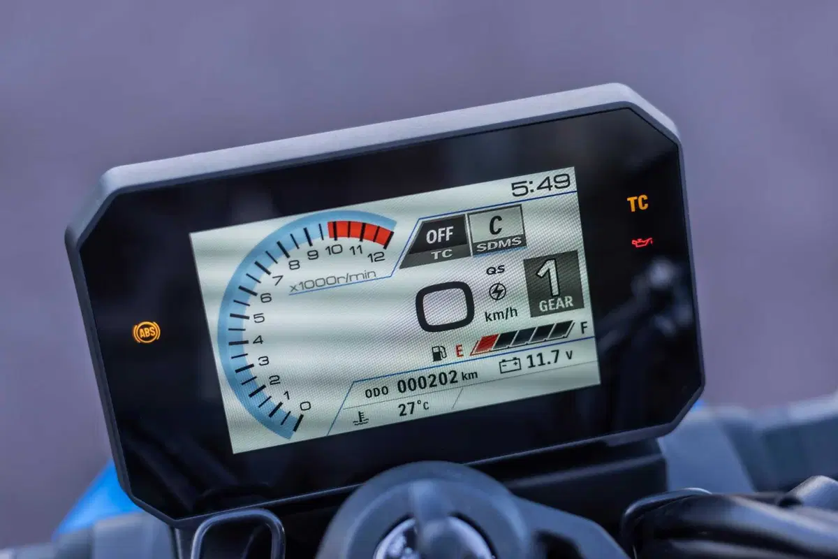 Suzuki GSX-8S TEST (8)