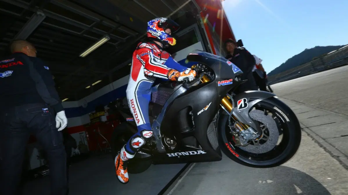 Honda conferma Stoner anche per il 2015 (2)