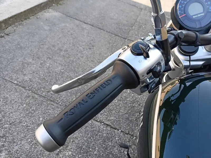Royal Enfield Super Meteor 650 (2023 - 26) (4)