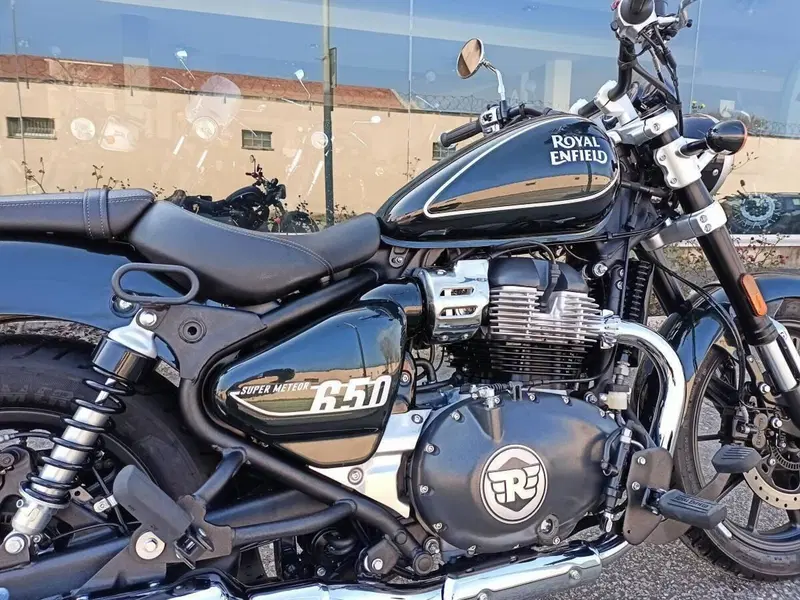 Royal Enfield Super Meteor 650 (2023 - 26) (6)