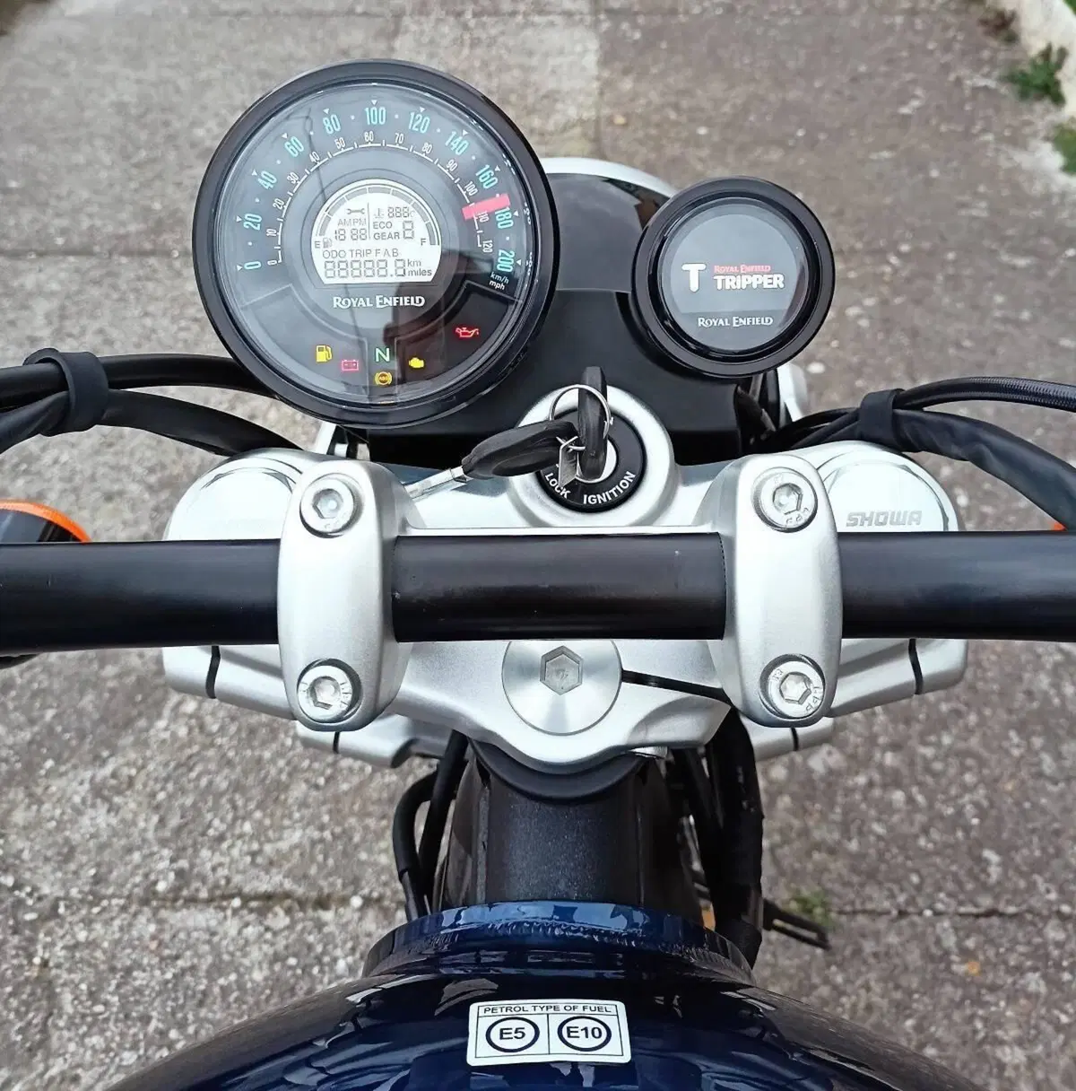 Royal Enfield Super Meteor 650 (2023 - 26) (3)