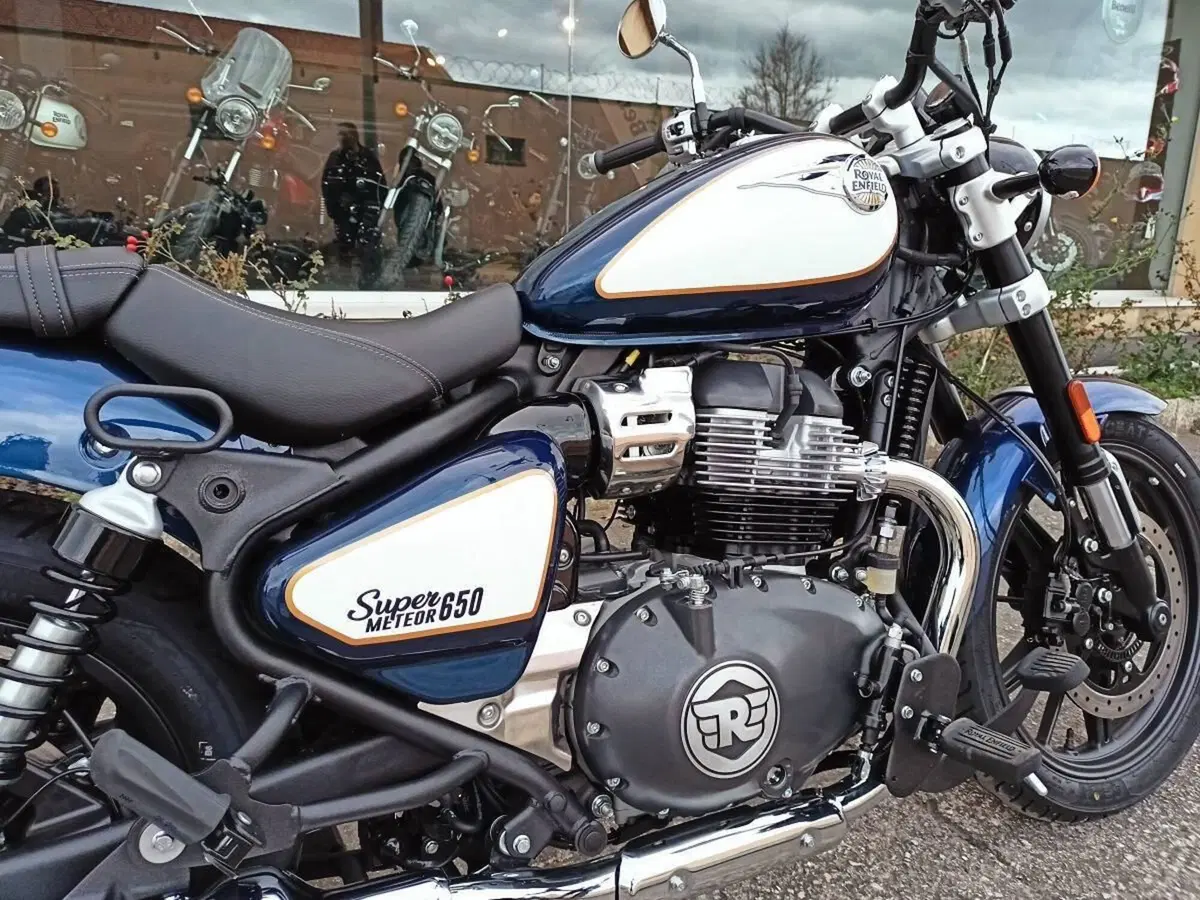 Royal Enfield Super Meteor 650 (2023 - 26) (5)